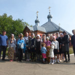 На фоне Казанского храма 